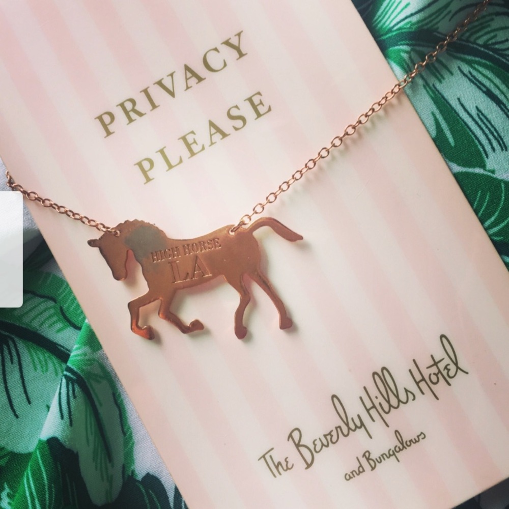 Super cute 15in rose gold horse necklace